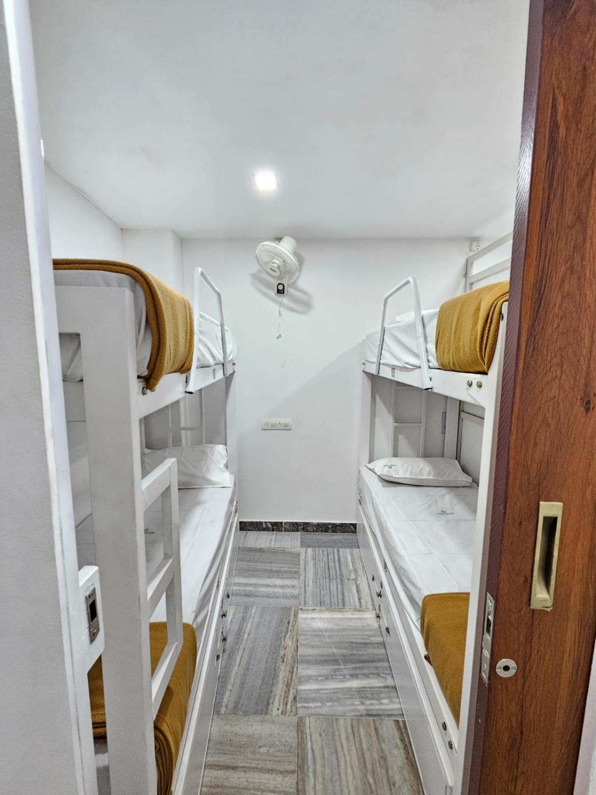 Lodge Lowfare
