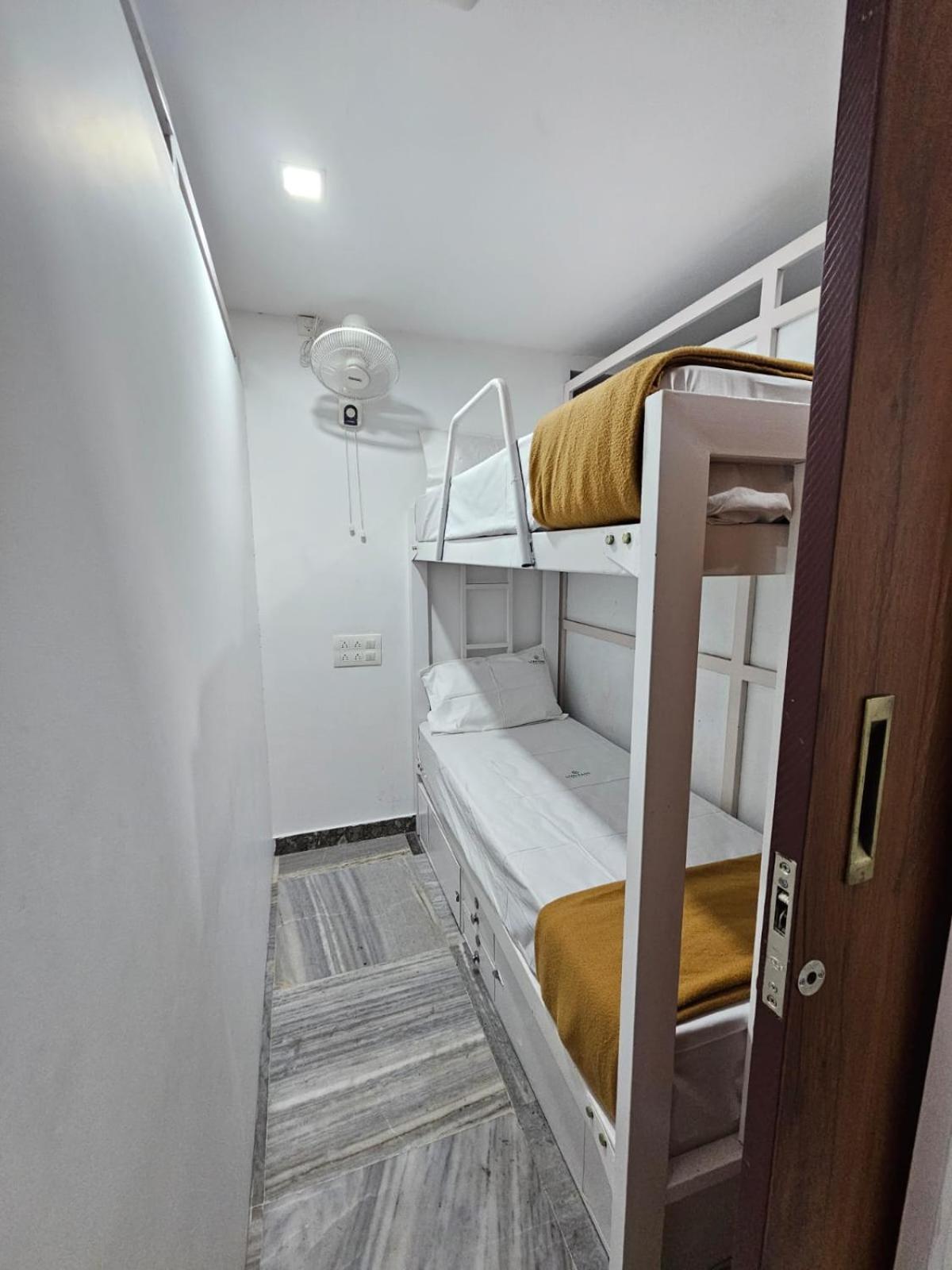 Lodge Lowfare *